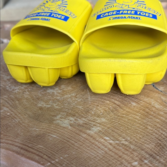 Meow Wolf Omega Mart Cage Free Toes Mens Womens Slides - Marked Men’s Size 6 - Picture 4 of 16